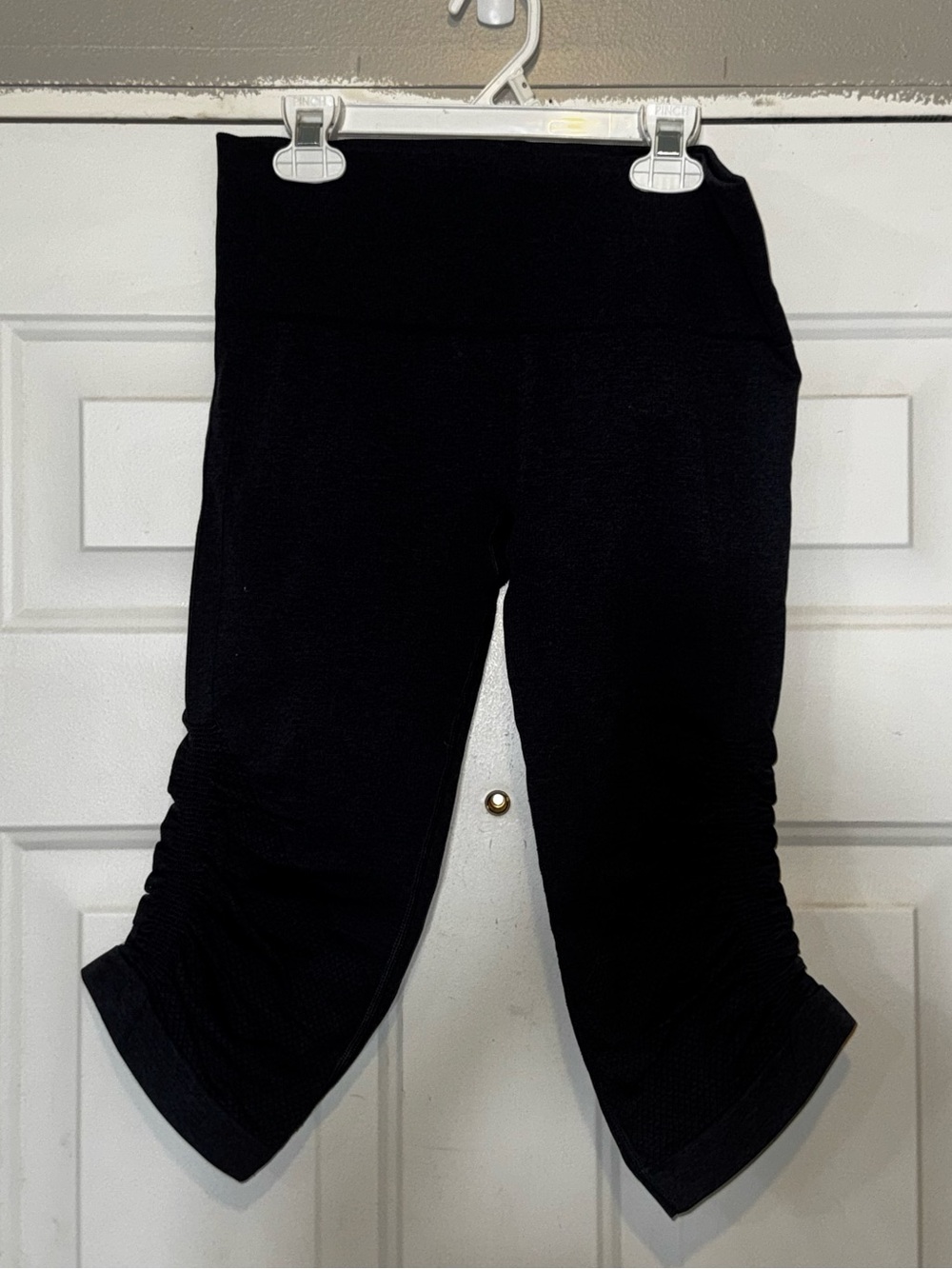 Lululemon in the flow compression Capri leggings